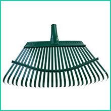 Best Rake for Wet Leaves